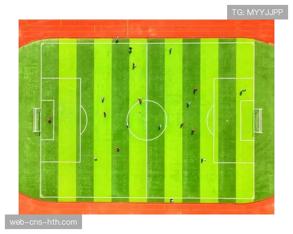支持有条件中小学校至少建设1块足球场地，向公众开放使用